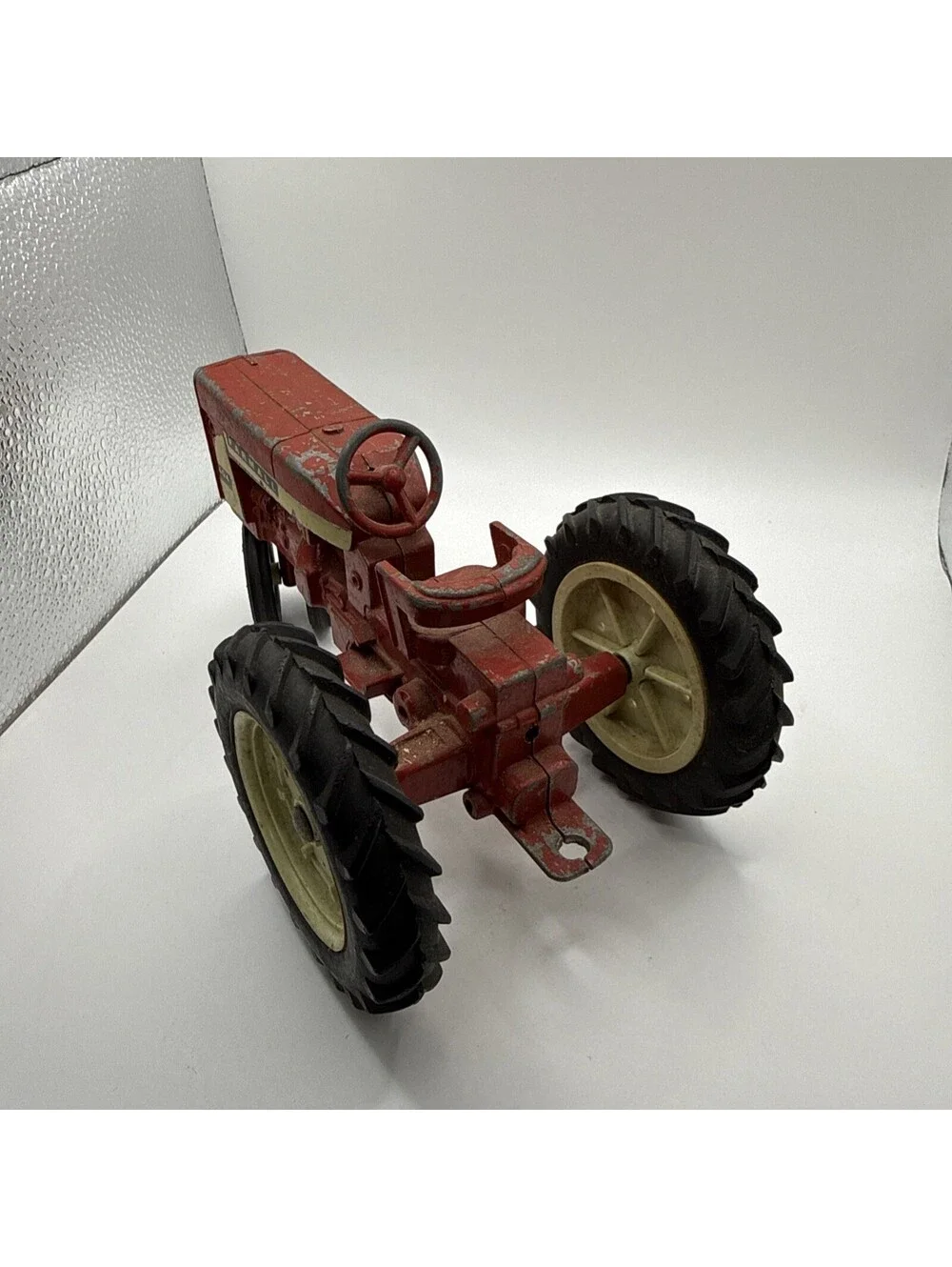 ERTL IH FARMALL 404 TRACTOR WHITE RIM NARROW FRONT